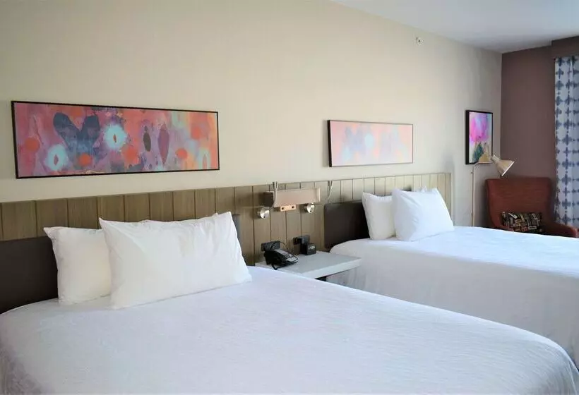 Отель Hilton Garden Inn Oconomowoc