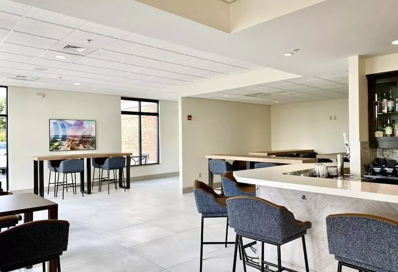 Отель Hilton Garden Inn Oconomowoc