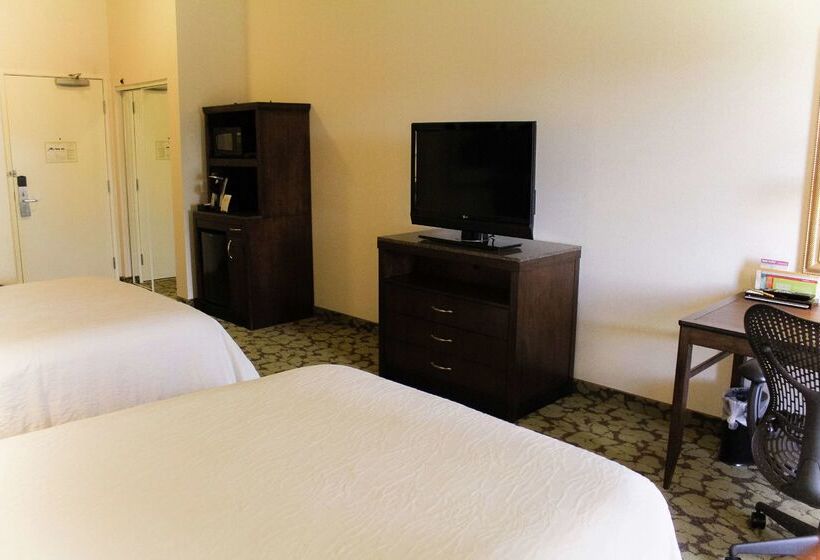 هتل Hilton Garden Inn Redding