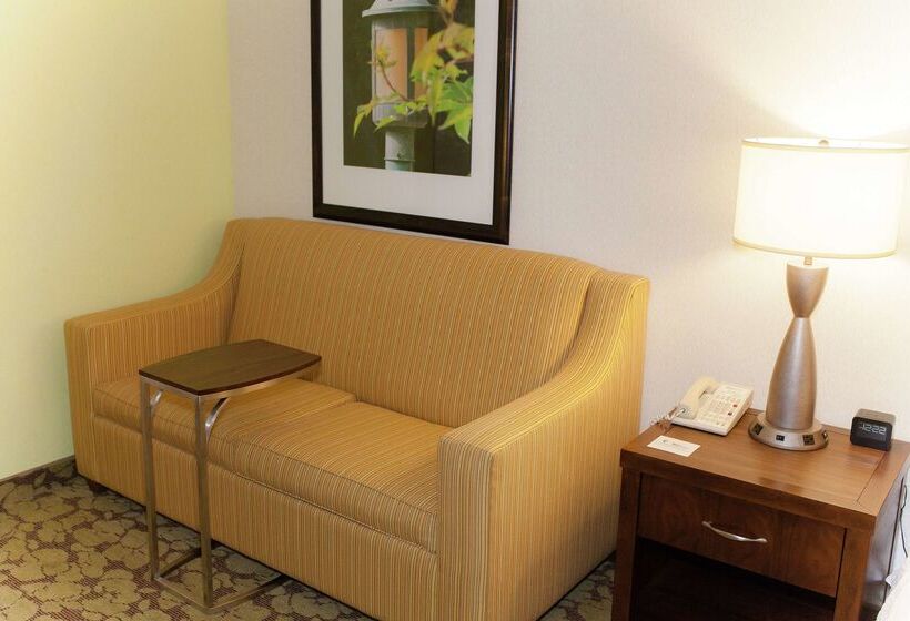 هتل Hilton Garden Inn Redding