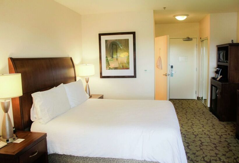 هتل Hilton Garden Inn Redding