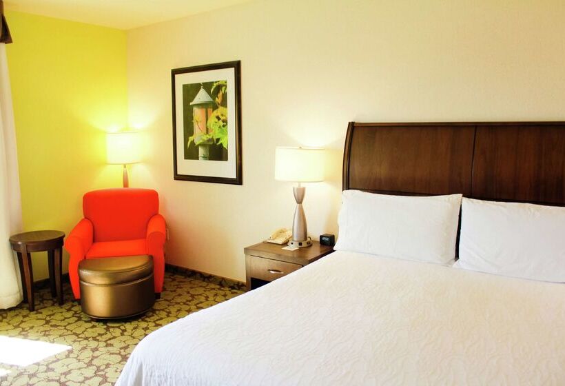هتل Hilton Garden Inn Redding
