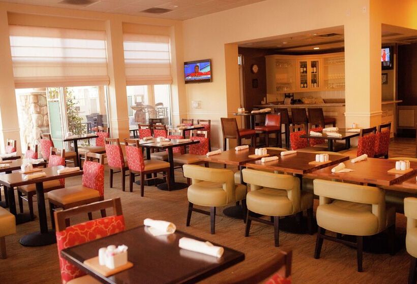 هتل Hilton Garden Inn Redding