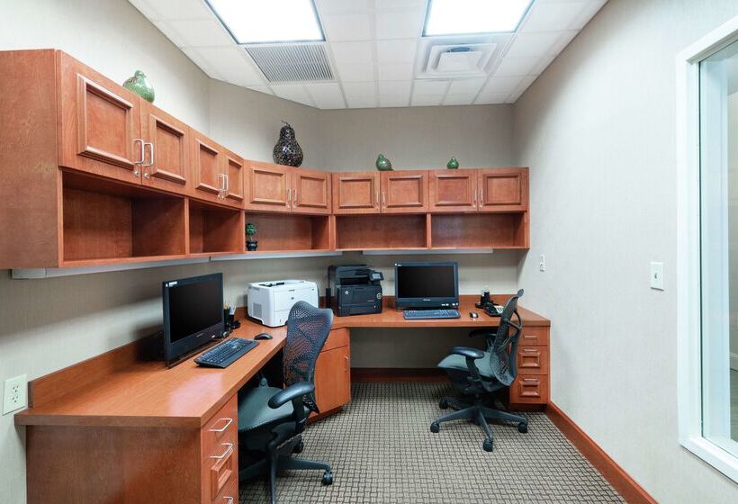 בית מלון כפרי Hilton Garden Inn Richmond Airport