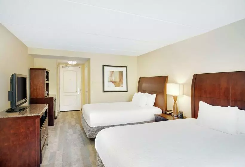 هتل Hilton Garden Inn Richmond Airport