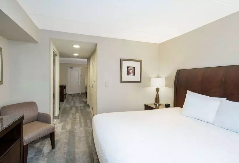 هتل Hilton Garden Inn Richmond Airport