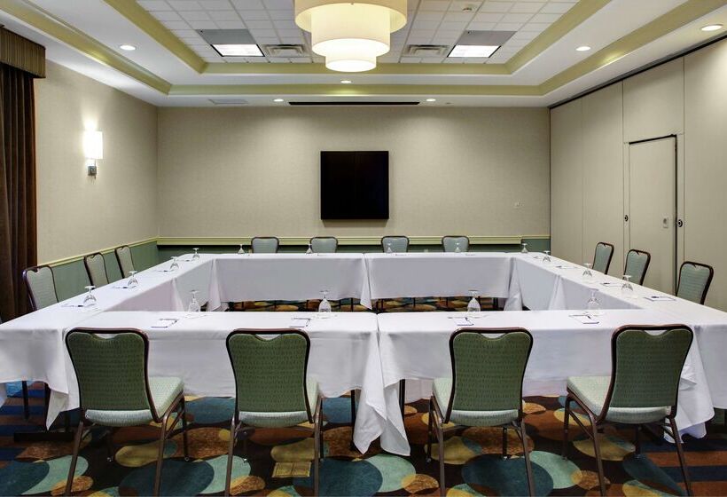 בית מלון כפרי Hilton Garden Inn Richmond Airport