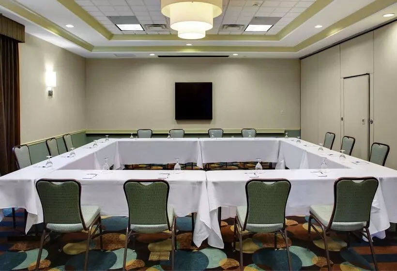 هتل Hilton Garden Inn Richmond Airport