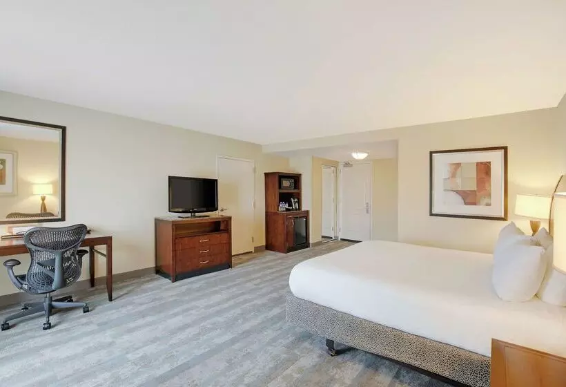 هتل Hilton Garden Inn Richmond Airport