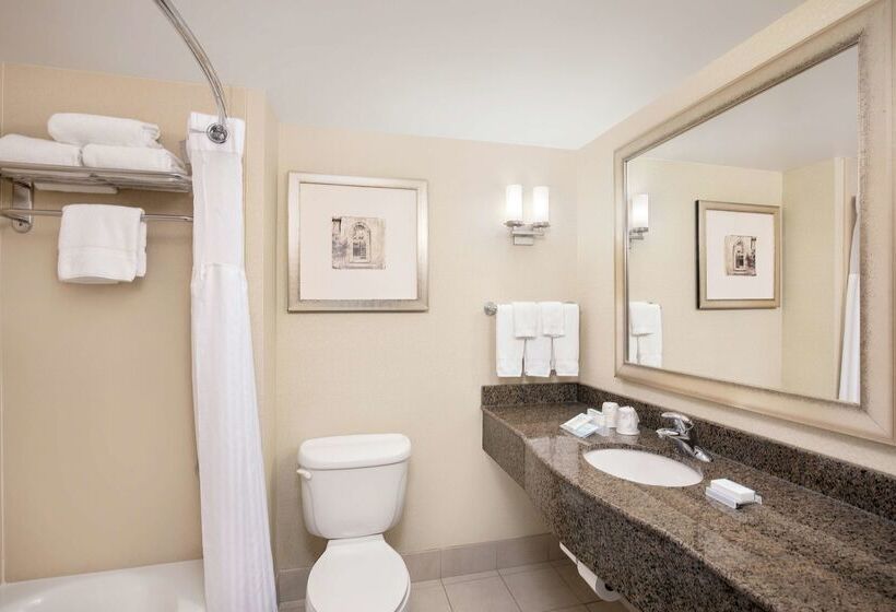 בית מלון כפרי Hilton Garden Inn Richmond Airport