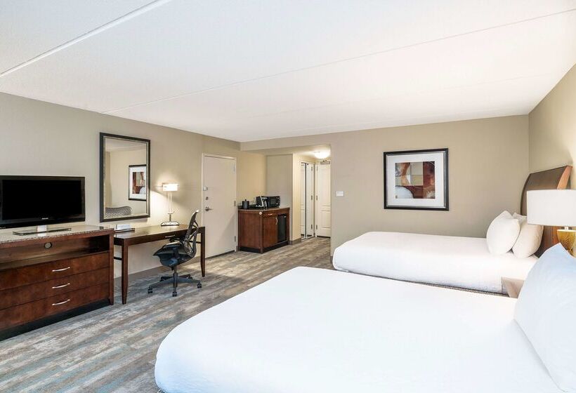 בית מלון כפרי Hilton Garden Inn Richmond Airport