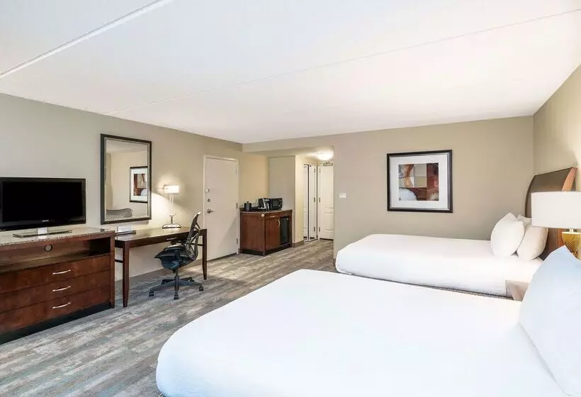 هتل Hilton Garden Inn Richmond Airport