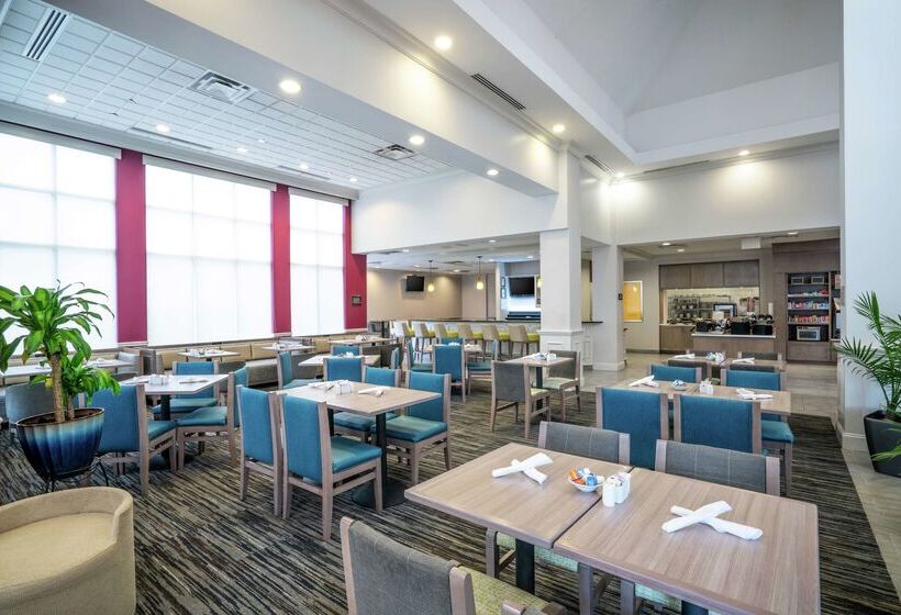 בית מלון כפרי Hilton Garden Inn Richmond Airport