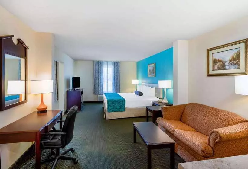 هتل Howard Johnson By Wyndham Houma