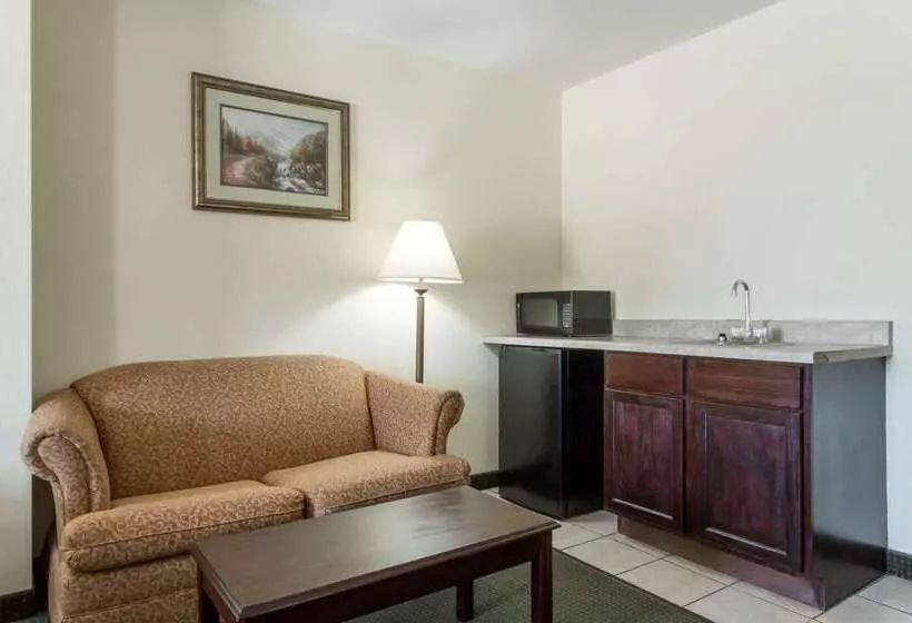 هتل Howard Johnson By Wyndham Houma