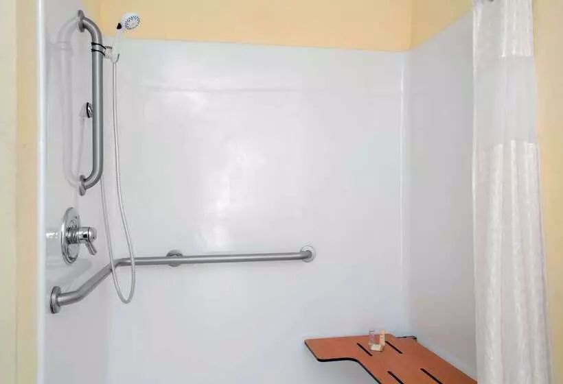 هتل Howard Johnson By Wyndham Houma