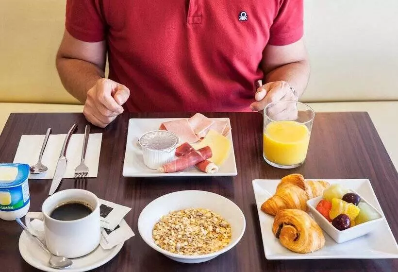 בית מלון כפרי Ibis Ripollet