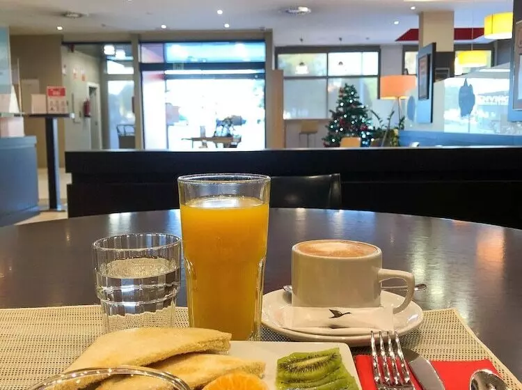 בית מלון כפרי Ibis Ripollet