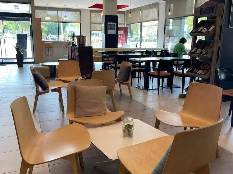 בית מלון כפרי Ibis Ripollet