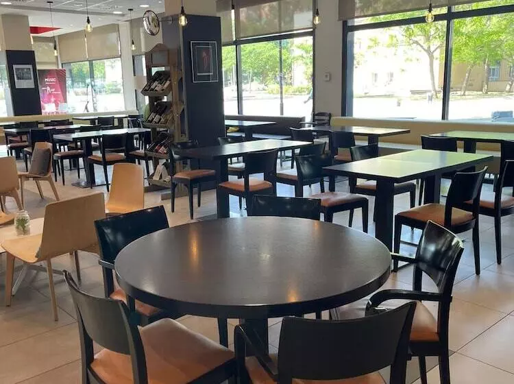 בית מלון כפרי Ibis Ripollet