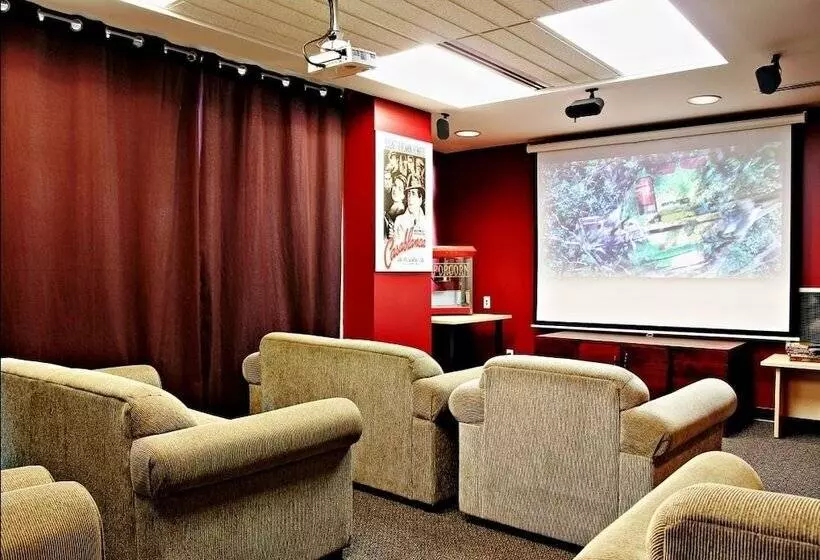 هتل Residence & Conference Centre   Ottawa Downtown