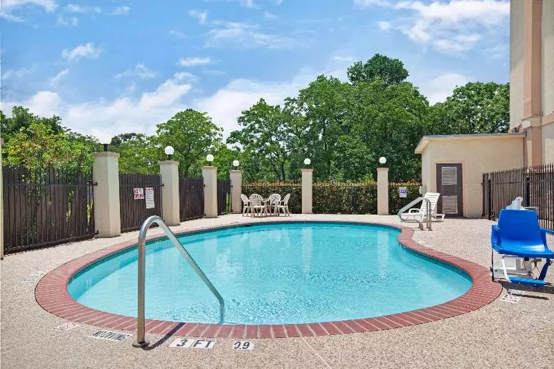 Szálloda Super 8 By Wyndham Iah West/greenspoint