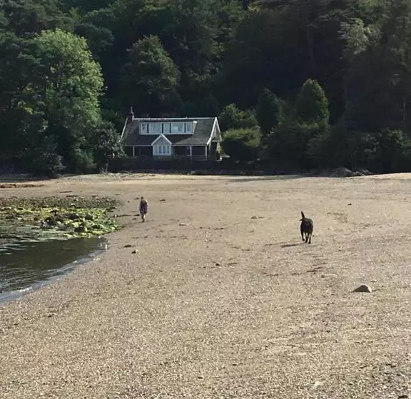 בית מלון כפרי The Carradale