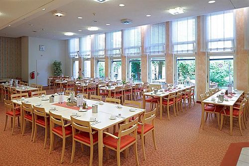 Отель Top Commundo Neuss