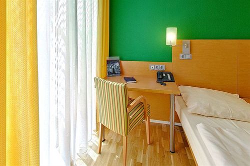 Отель Top Commundo Neuss