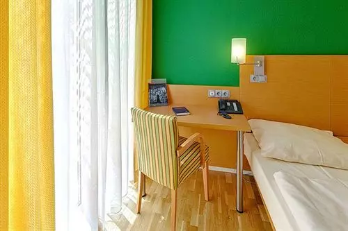 Отель Top Commundo Neuss