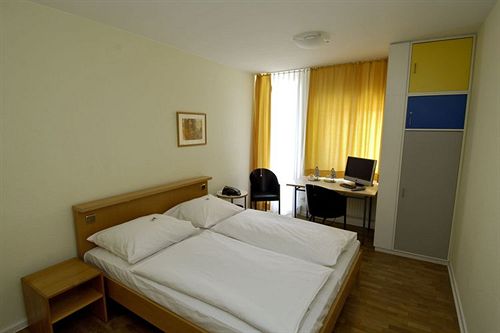 Отель Top Commundo Neuss