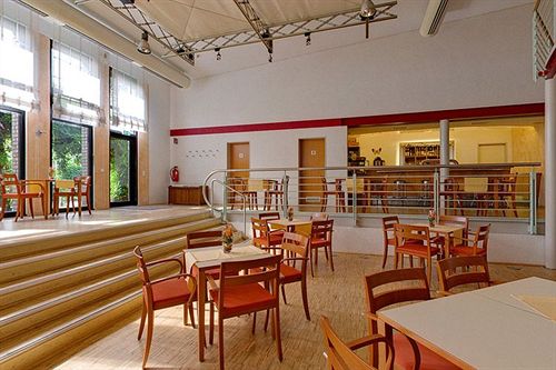 Отель Top Commundo Neuss