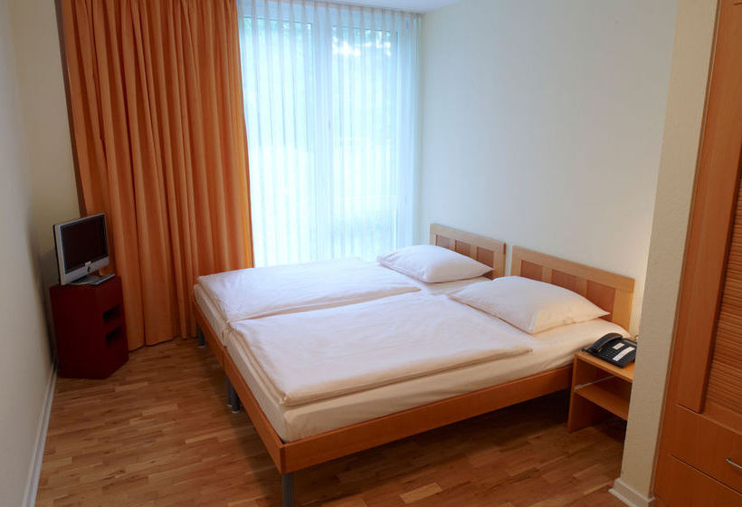 Отель Top Commundo Neuss