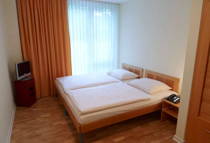 Отель Top Commundo Neuss