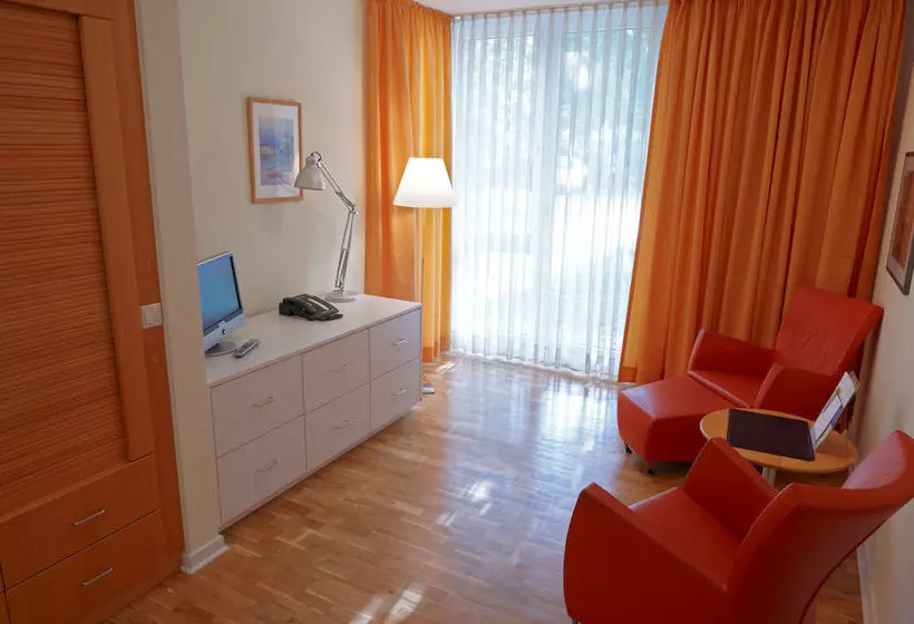 Отель Top Commundo Neuss