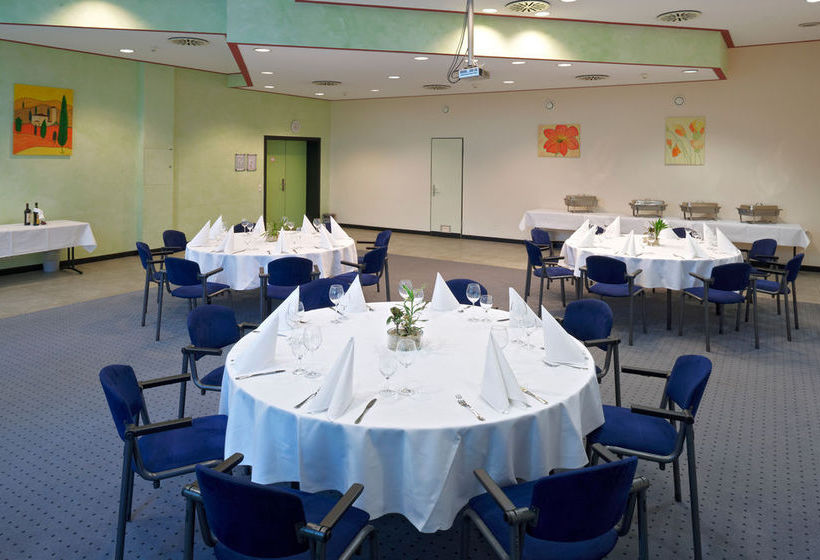 Отель Top Commundo Neuss