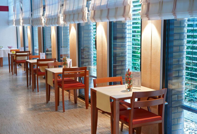 Отель Top Commundo Neuss