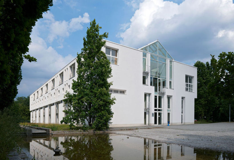 Отель Top Commundo Neuss