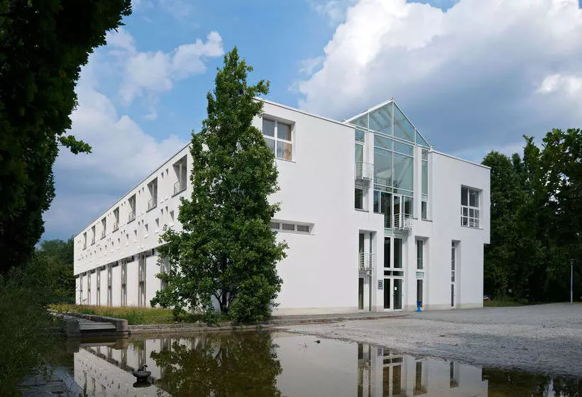 Отель Top Commundo Neuss