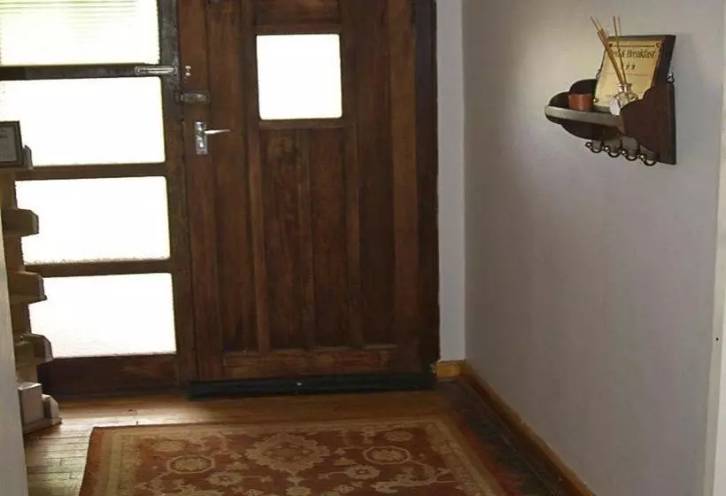 Aamiaismajoitus (B&B) Charlie S Place