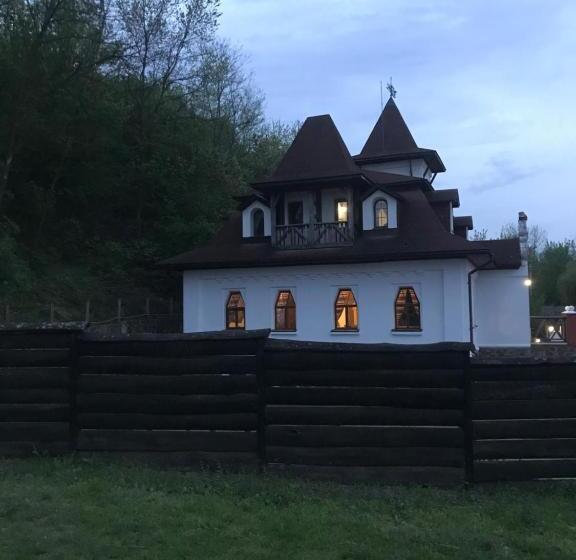 Отель готельний комплекс трапезна