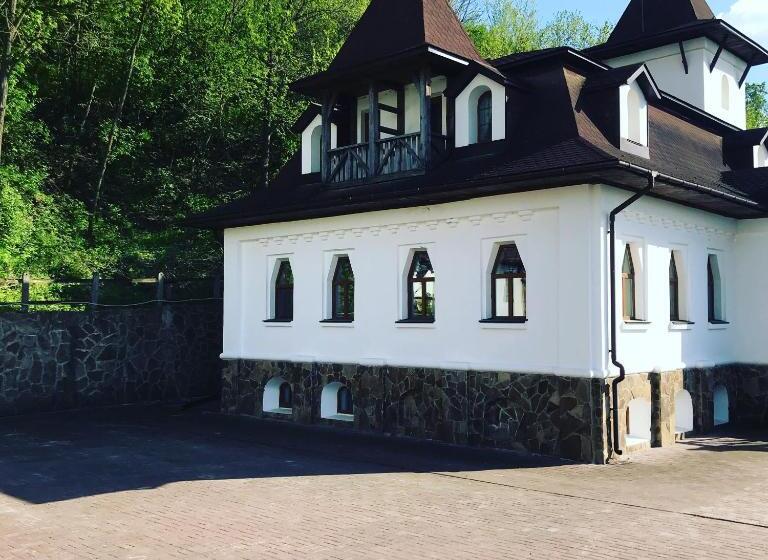 Отель готельний комплекс трапезна