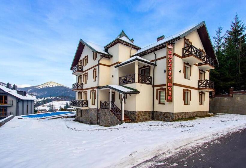 Отель князів двір