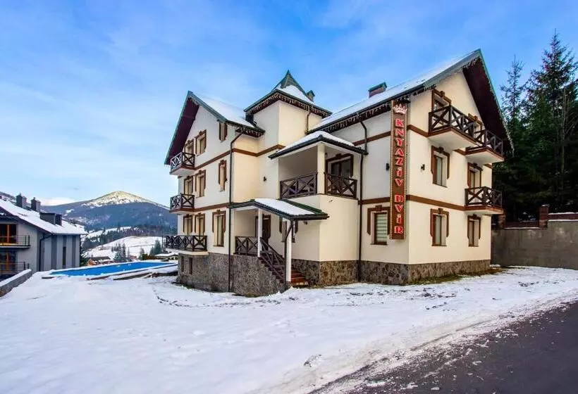 Hotelli князів двір