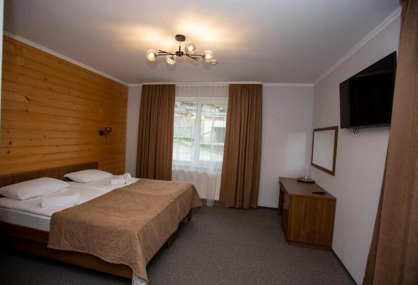 Отель князів двір