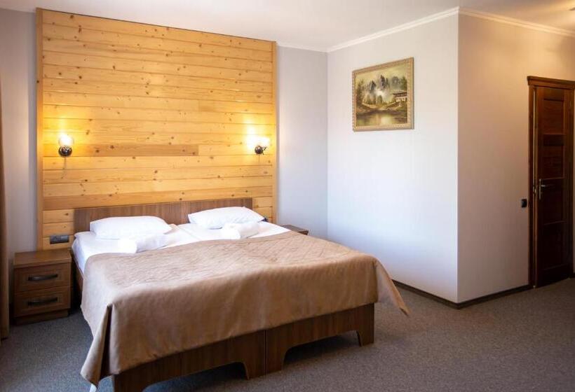 Отель князів двір