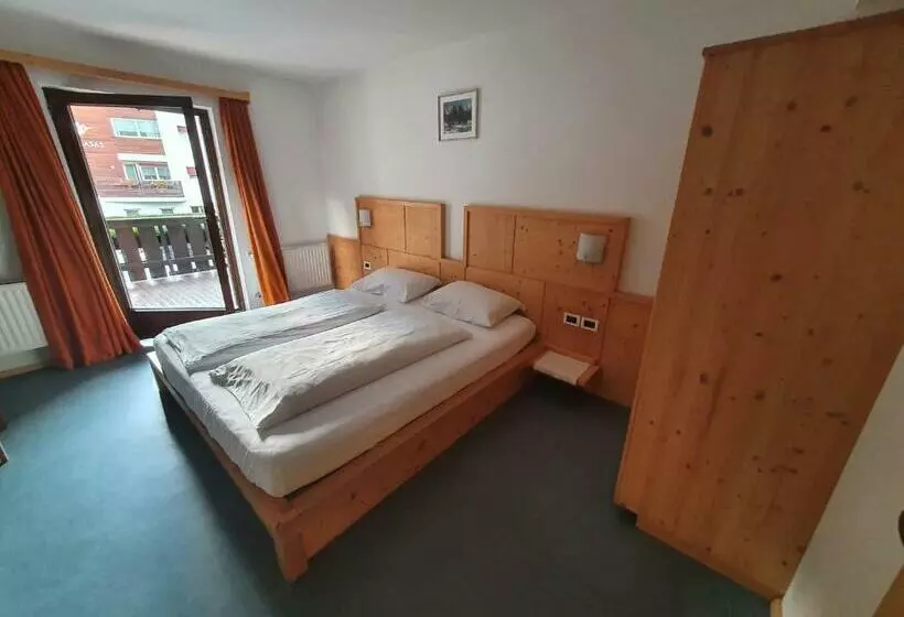 Hotelli Albergo Bar Ristorante Dolomia