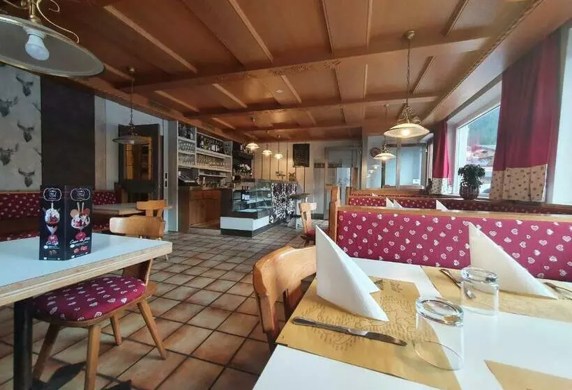 Hotelli Albergo Bar Ristorante Dolomia