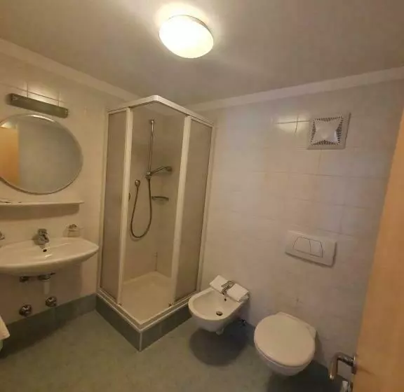 Hotelli Albergo Bar Ristorante Dolomia