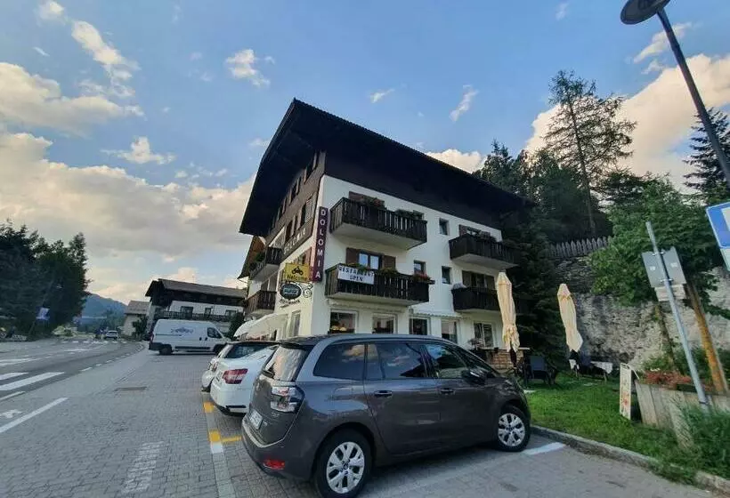 Hotelli Albergo Bar Ristorante Dolomia